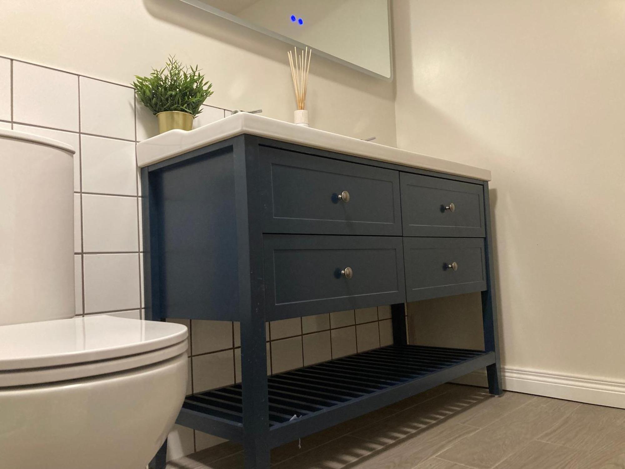 Smart 4K Tvs In All Bedrooms Double Vanity Sink بلفاست المظهر الخارجي الصورة
