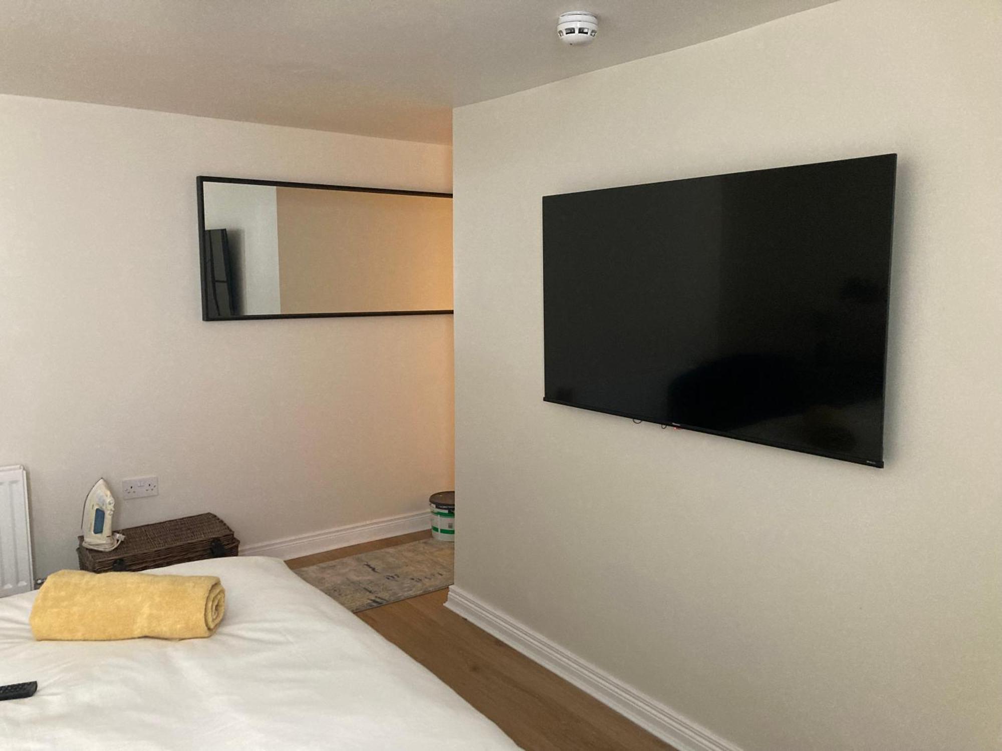 Smart 4K Tvs In All Bedrooms Double Vanity Sink بلفاست المظهر الخارجي الصورة