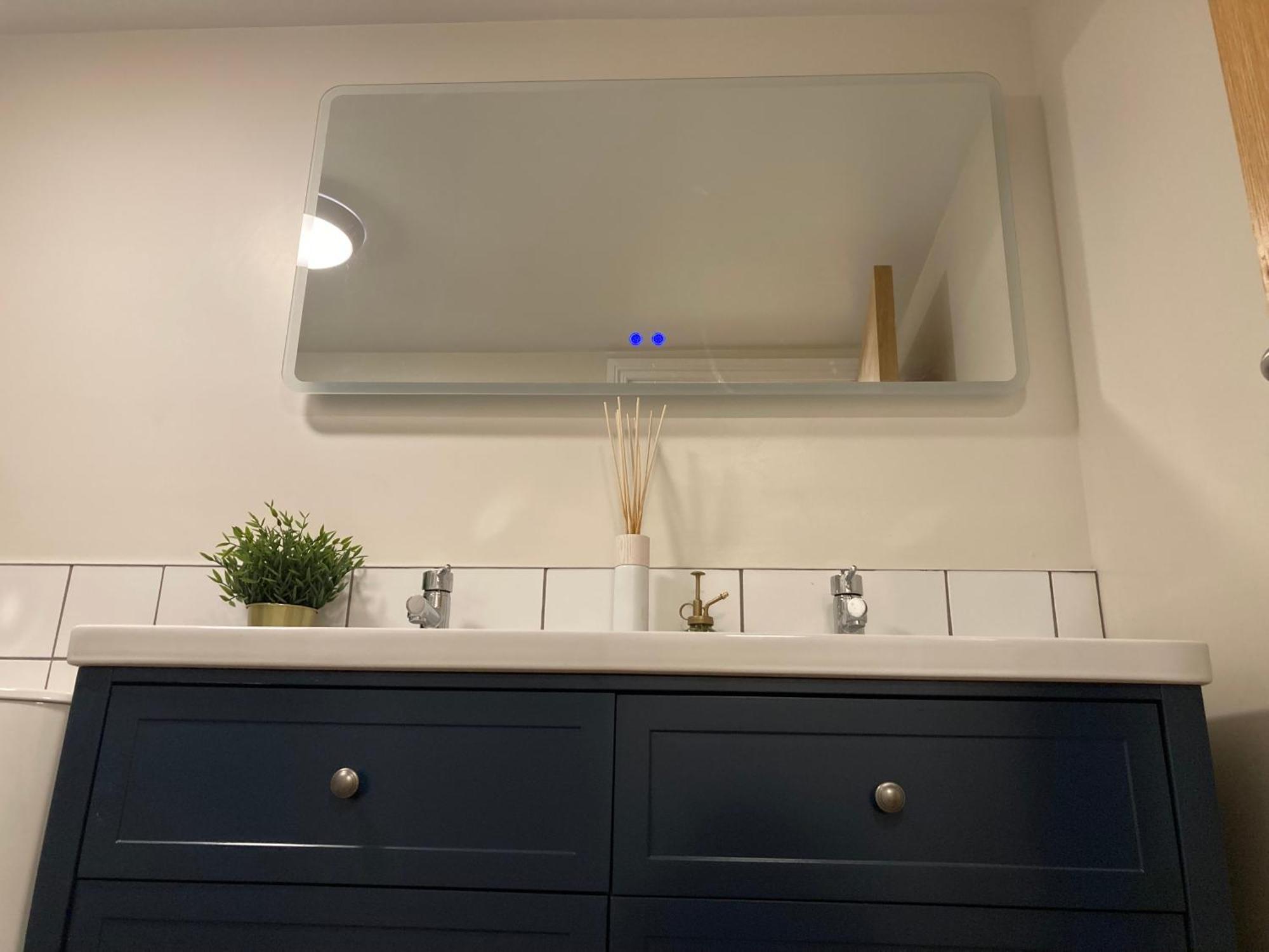 Smart 4K Tvs In All Bedrooms Double Vanity Sink بلفاست المظهر الخارجي الصورة