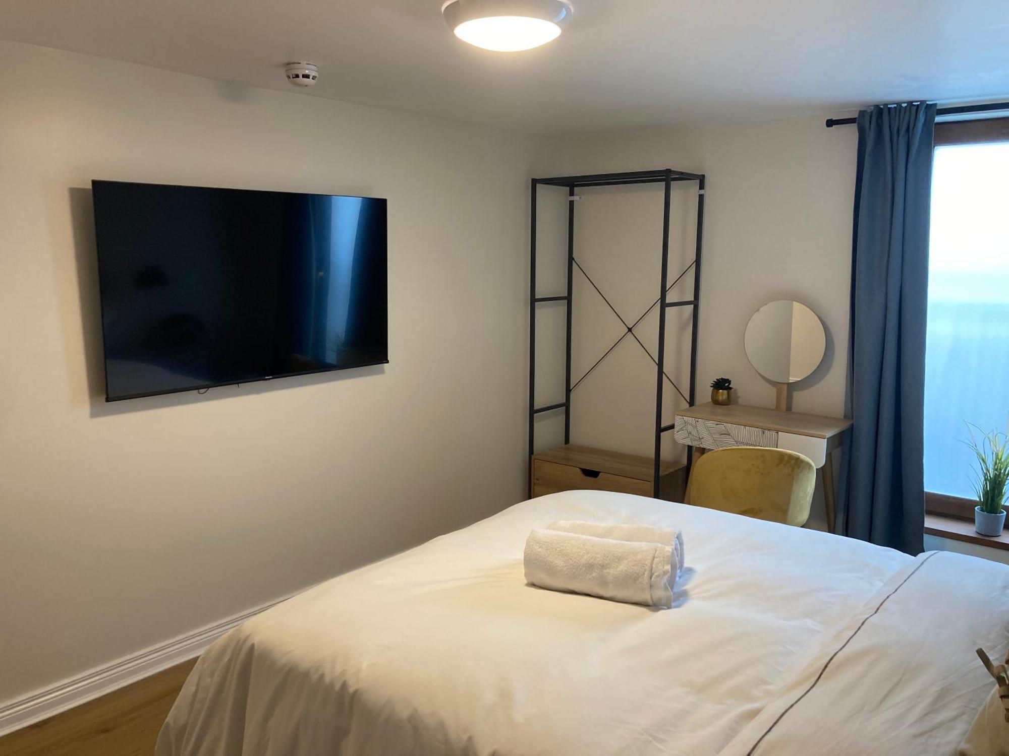 Smart 4K Tvs In All Bedrooms Double Vanity Sink بلفاست المظهر الخارجي الصورة