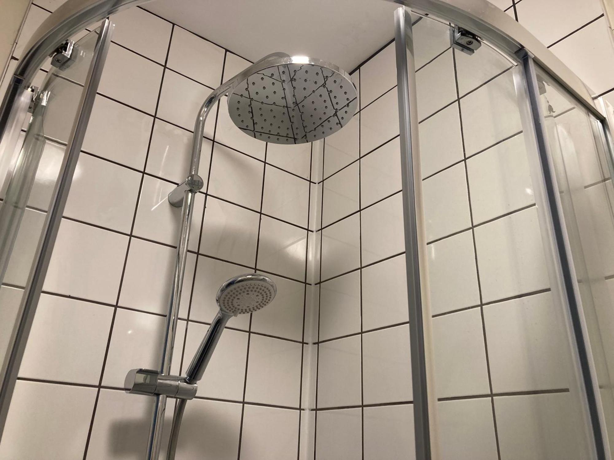 Smart 4K Tvs In All Bedrooms Double Vanity Sink بلفاست المظهر الخارجي الصورة